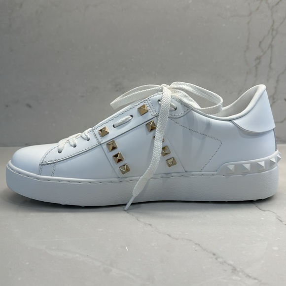 Authentic and never worn Valentino Rockstud sneakers in white leather. - Picture 2 of 13